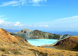 白根山火口 湯釜（ユガマ） 画像